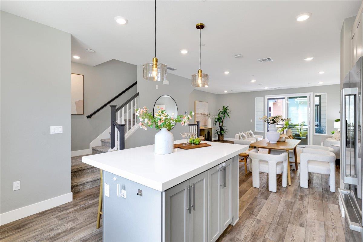 Detail Gallery Image 26 of 69 For 122 Ranch Ln, Mountain View,  CA 94040 - 3 Beds | 3/1 Baths