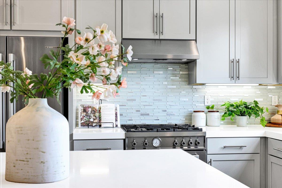 Detail Gallery Image 27 of 69 For 122 Ranch Ln, Mountain View,  CA 94040 - 3 Beds | 3/1 Baths
