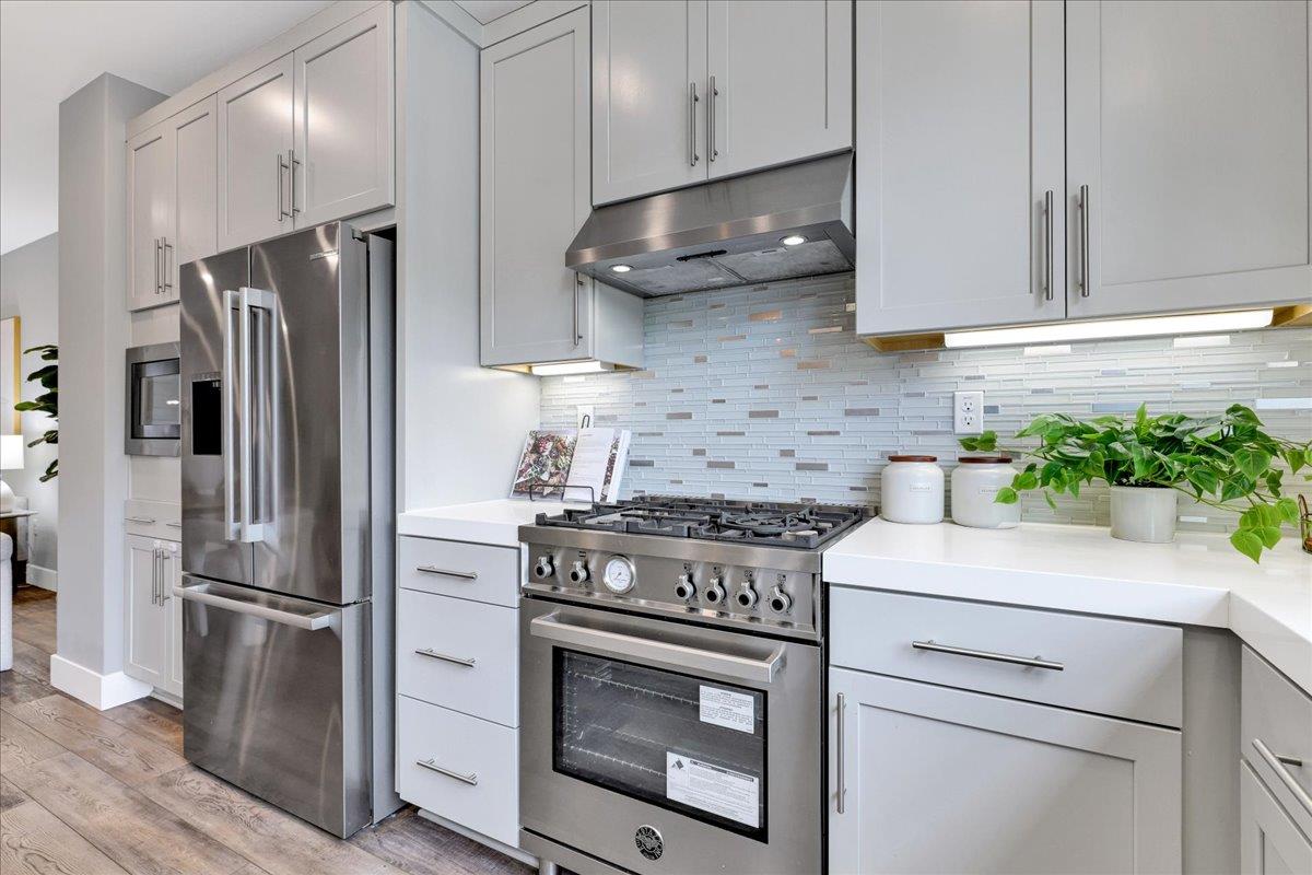 Detail Gallery Image 28 of 69 For 122 Ranch Ln, Mountain View,  CA 94040 - 3 Beds | 3/1 Baths