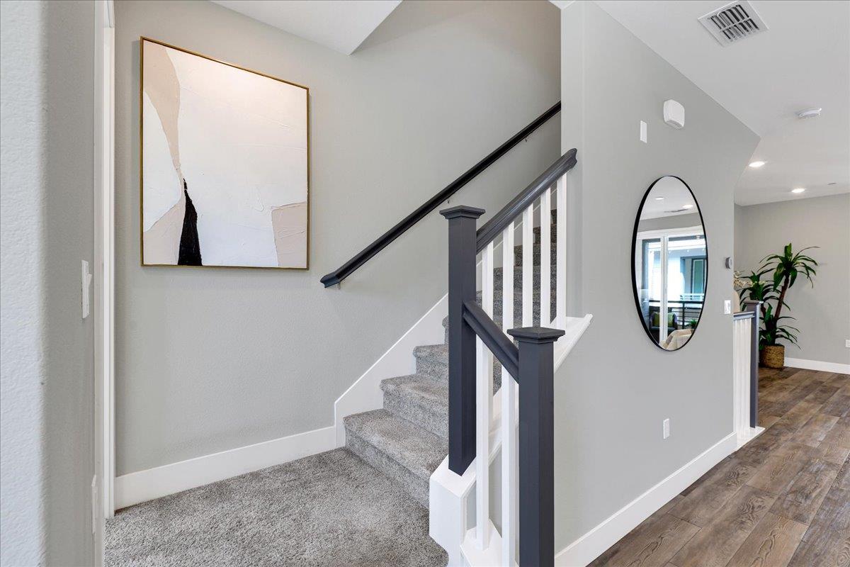 Detail Gallery Image 30 of 69 For 122 Ranch Ln, Mountain View,  CA 94040 - 3 Beds | 3/1 Baths
