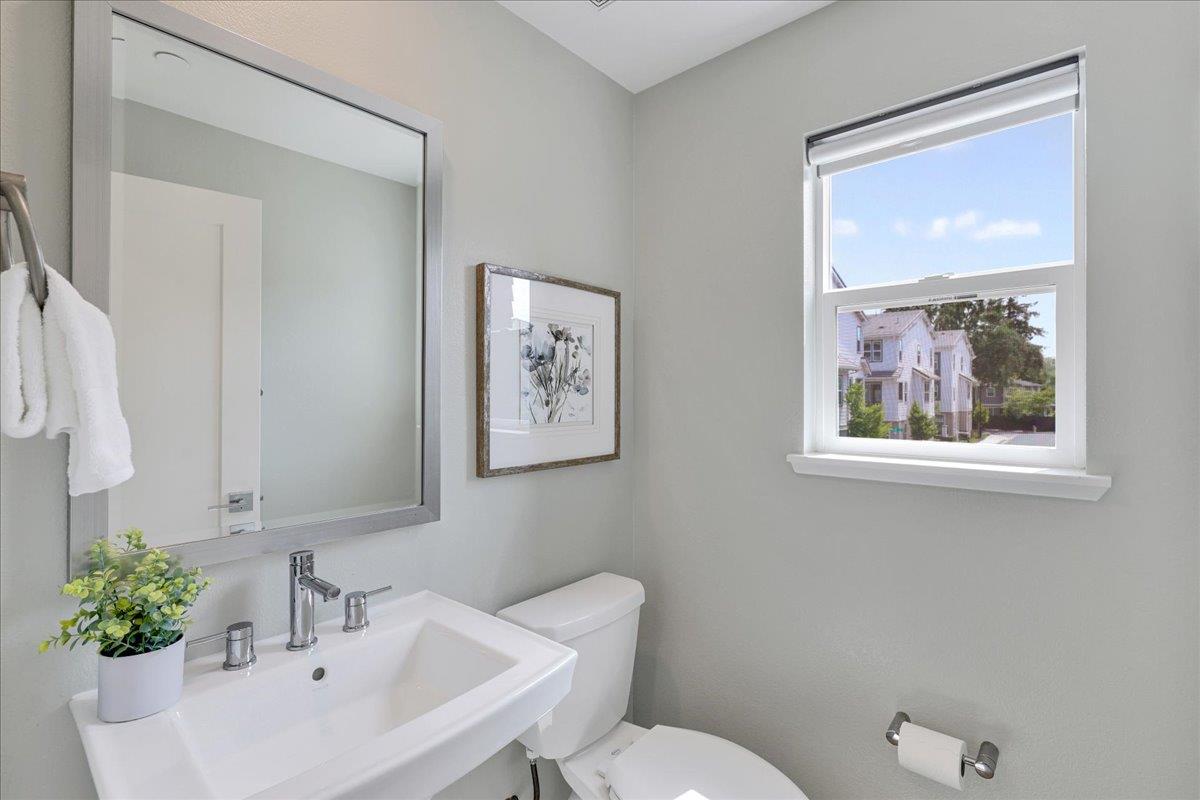 Detail Gallery Image 31 of 69 For 122 Ranch Ln, Mountain View,  CA 94040 - 3 Beds | 3/1 Baths