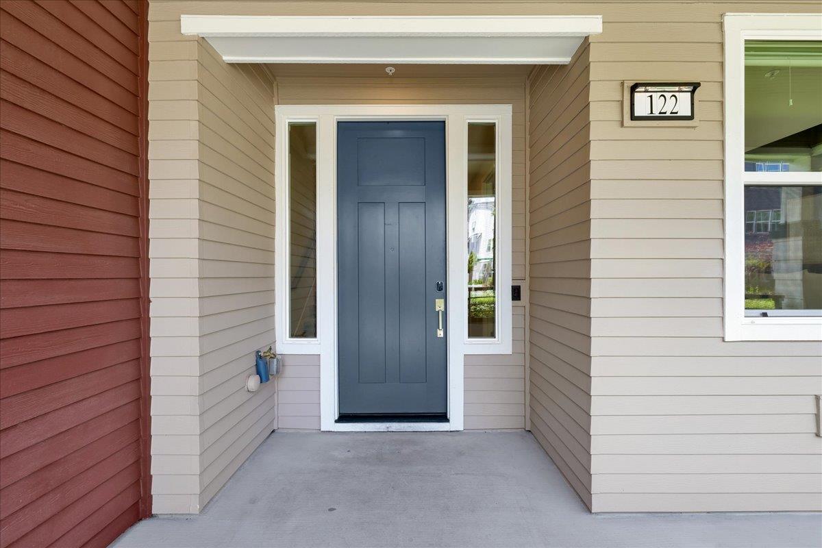 Detail Gallery Image 5 of 69 For 122 Ranch Ln, Mountain View,  CA 94040 - 3 Beds | 3/1 Baths
