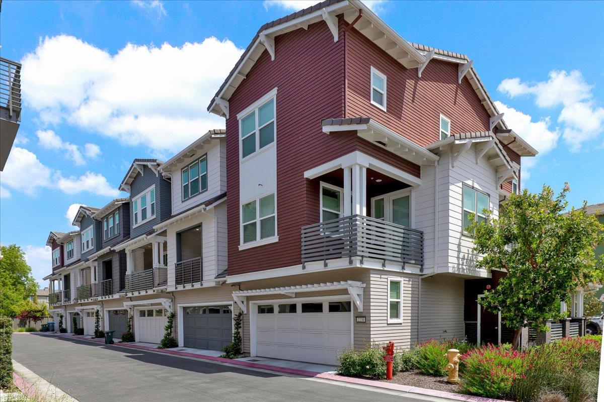 Detail Gallery Image 58 of 69 For 122 Ranch Ln, Mountain View,  CA 94040 - 3 Beds | 3/1 Baths