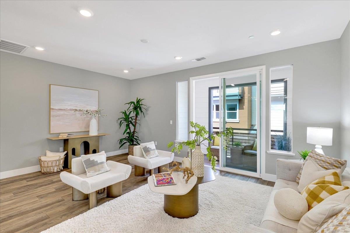 Detail Gallery Image 9 of 69 For 122 Ranch Ln, Mountain View,  CA 94040 - 3 Beds | 3/1 Baths