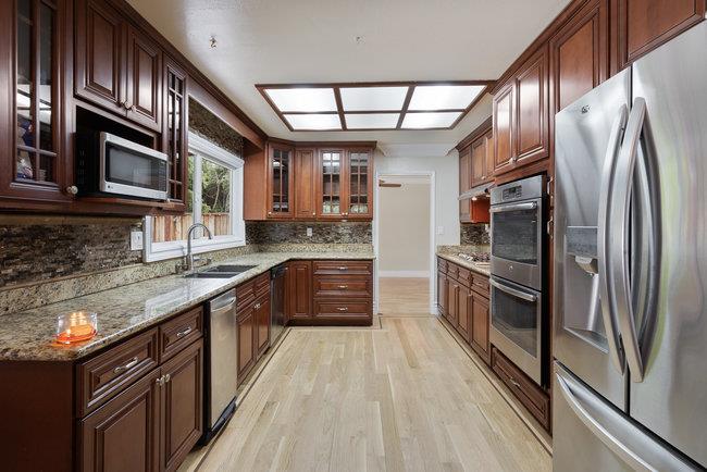 Detail Gallery Image 5 of 20 For 890 Greenwich Dr, Gilroy,  CA 95020 - 5 Beds | 3 Baths