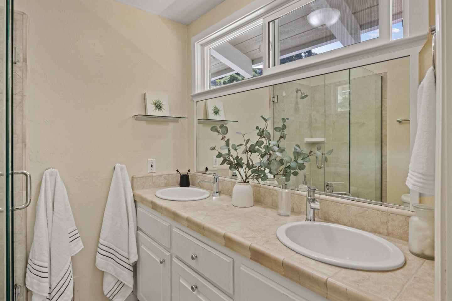 Detail Gallery Image 10 of 22 For 13525 Paseo Terrano, Salinas,  CA 93908 - 3 Beds | 2/1 Baths