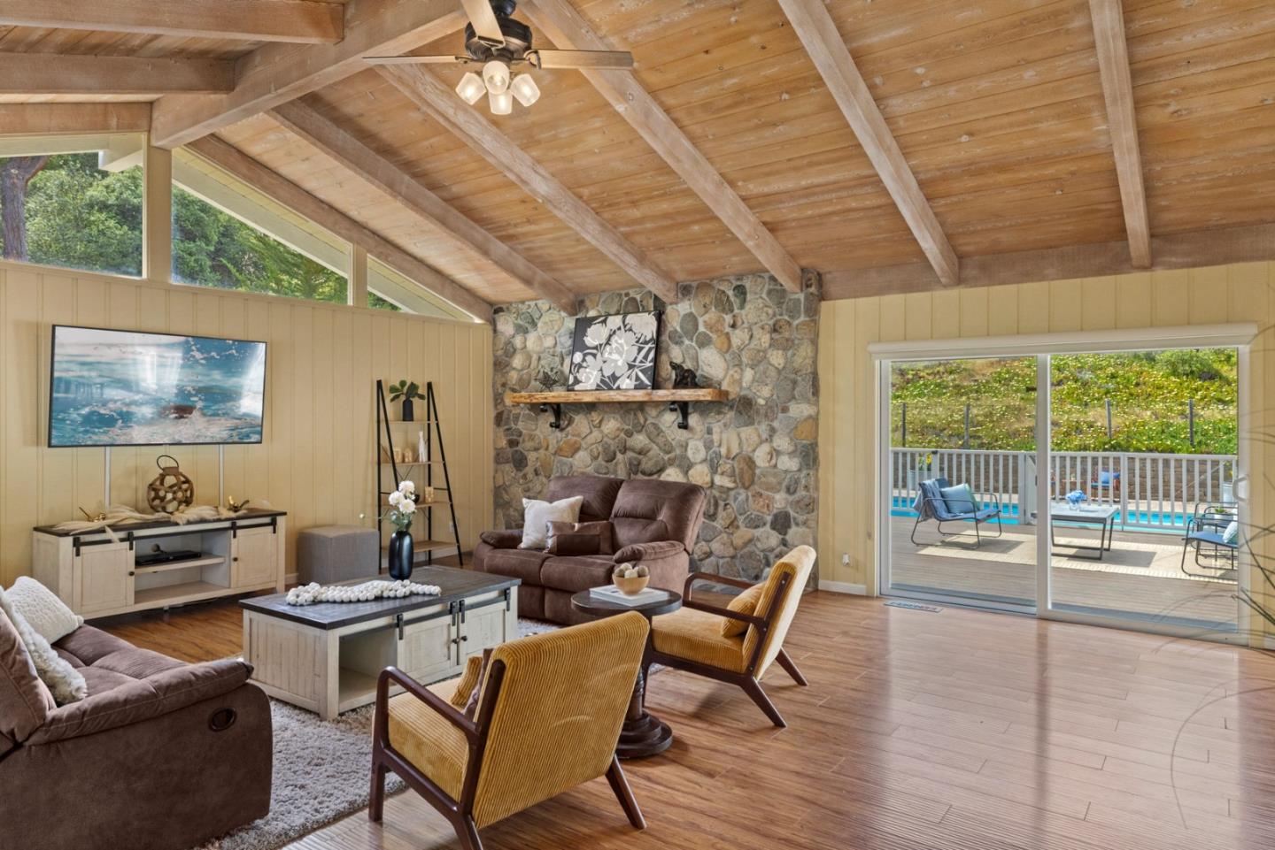 Detail Gallery Image 3 of 22 For 13525 Paseo Terrano, Salinas,  CA 93908 - 3 Beds | 2/1 Baths