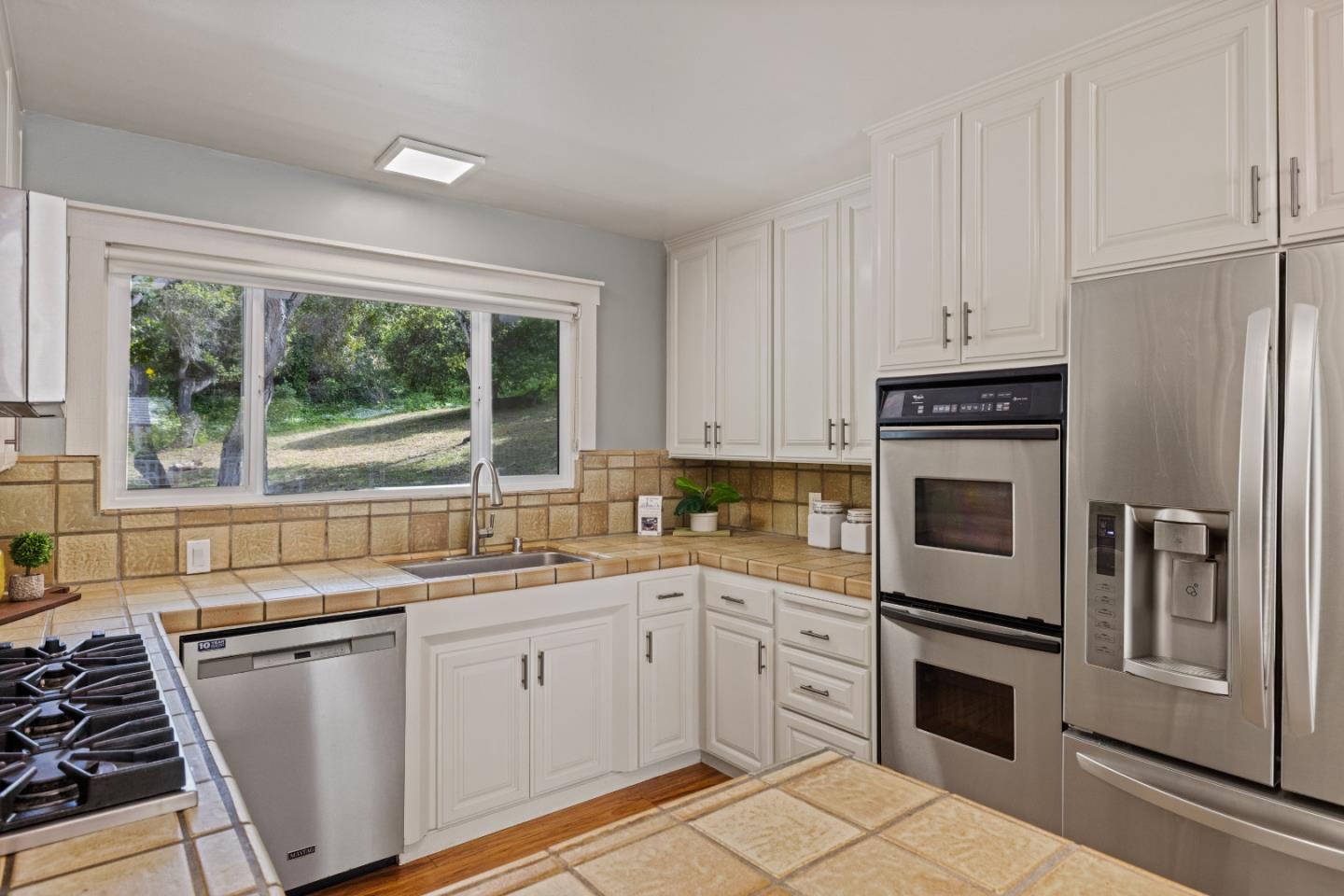 Detail Gallery Image 7 of 22 For 13525 Paseo Terrano, Salinas,  CA 93908 - 3 Beds | 2/1 Baths