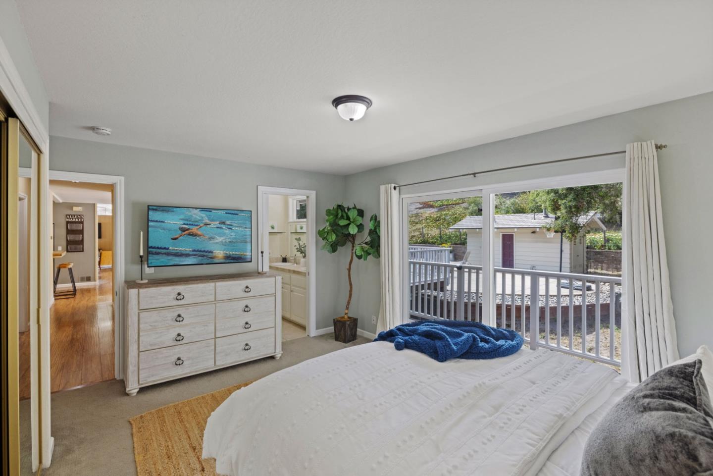 Detail Gallery Image 9 of 22 For 13525 Paseo Terrano, Salinas,  CA 93908 - 3 Beds | 2/1 Baths