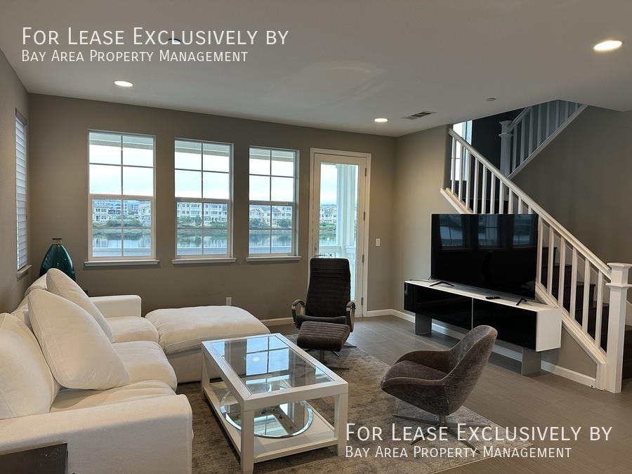 Detail Gallery Image 3 of 17 For 654 Sea Anchor Dr #2308,  Redwood City,  CA 94063 - 3 Beds | 2/1 Baths