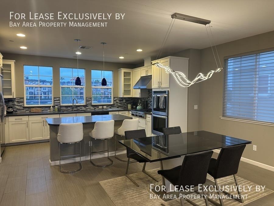 Detail Gallery Image 4 of 17 For 654 Sea Anchor Dr #2308,  Redwood City,  CA 94063 - 3 Beds | 2/1 Baths