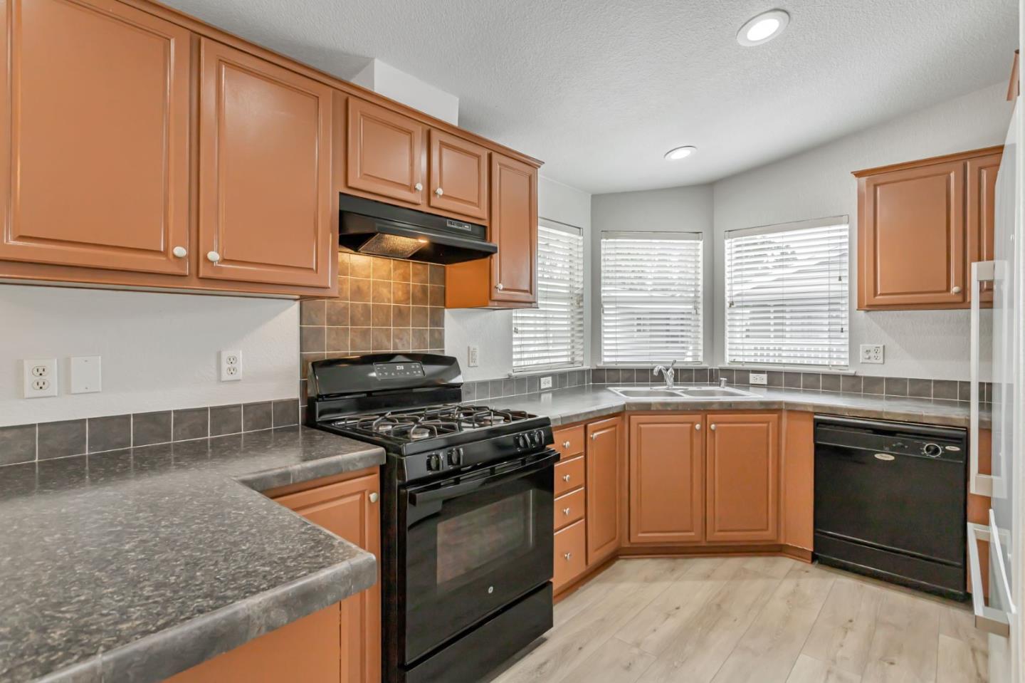 Detail Gallery Image 2 of 15 For 789 Green Valley #118,  Watsonville,  CA 95076 - 3 Beds | 2 Baths