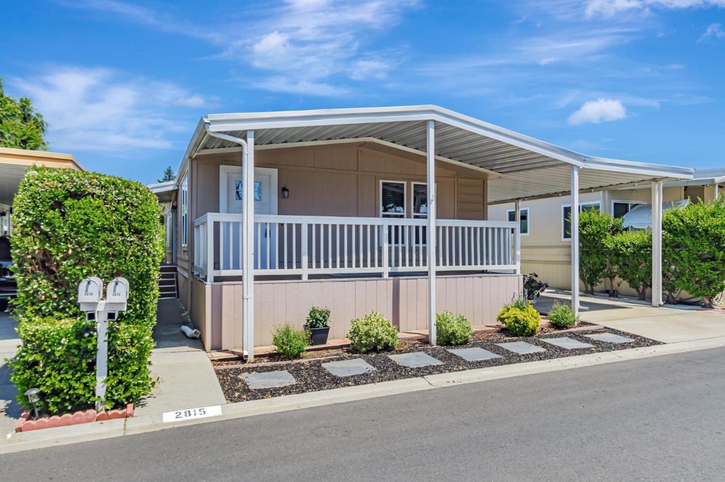 Detail Gallery Image 2 of 30 For 2815 Moss Hollow Dr #2815,  San Jose,  CA 95121 - 2 Beds | 2 Baths