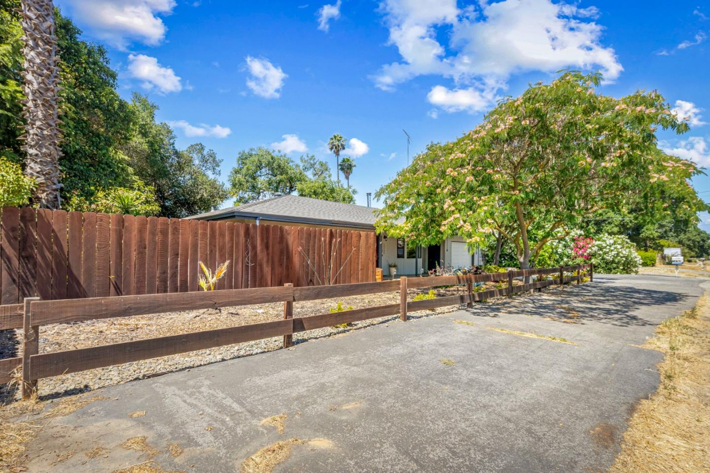 Detail Gallery Image 5 of 25 For 17785 Casa Ln, Morgan Hill,  CA 95037 - 3 Beds | 2 Baths