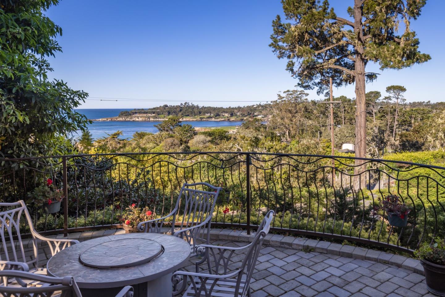 Detail Gallery Image 16 of 49 For 3365 17 Mile Dr, Pebble Beach,  CA 93953 - 5 Beds | 6 Baths