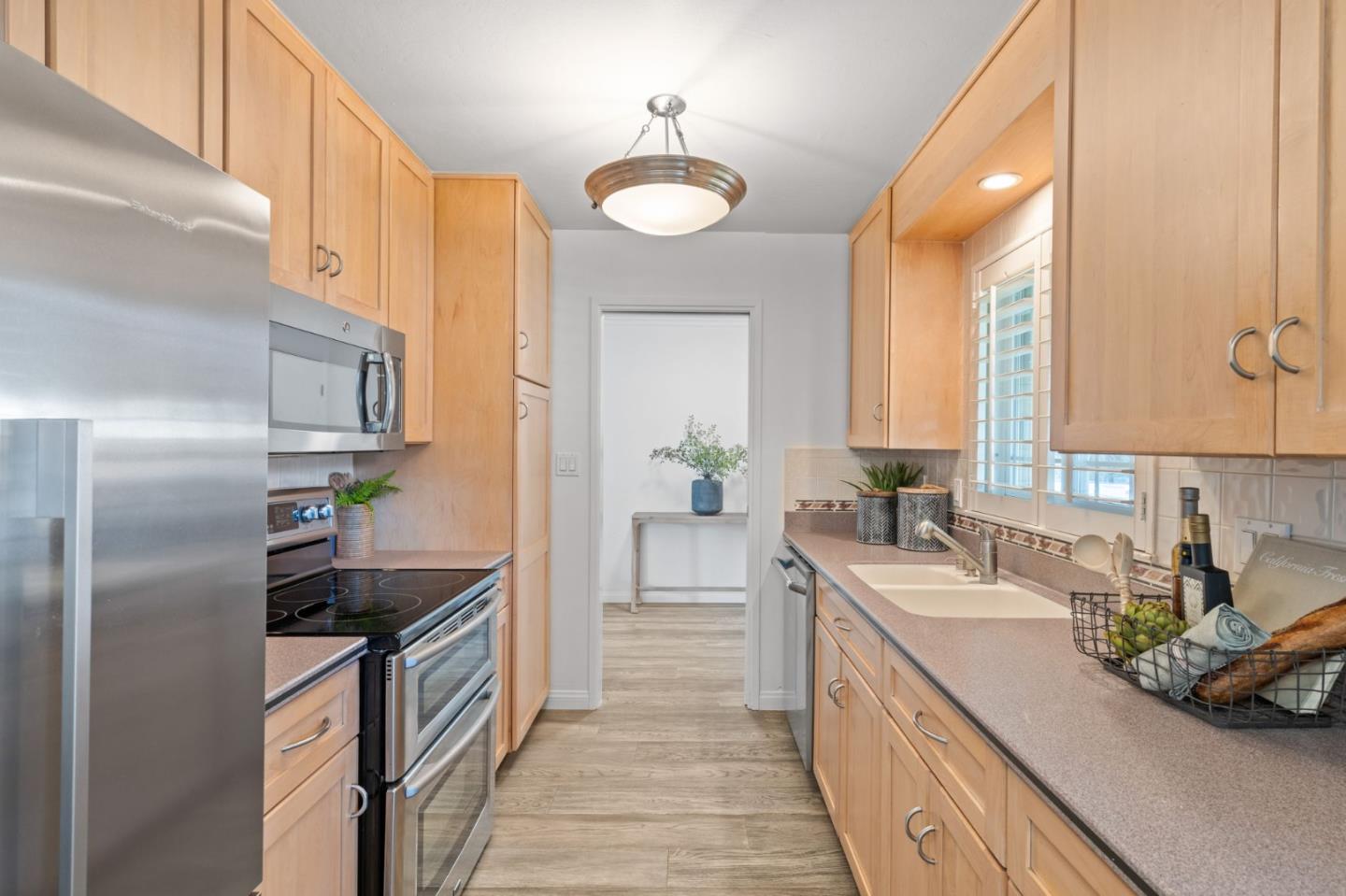 Detail Gallery Image 8 of 32 For 3085 Warburton Ave, Santa Clara,  CA 95051 - 3 Beds | 2/1 Baths
