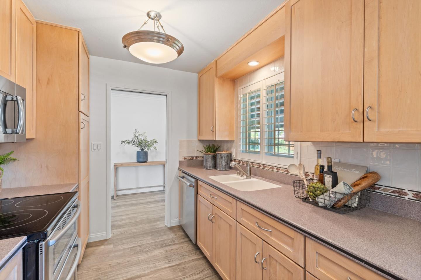Detail Gallery Image 9 of 32 For 3085 Warburton Ave, Santa Clara,  CA 95051 - 3 Beds | 2/1 Baths