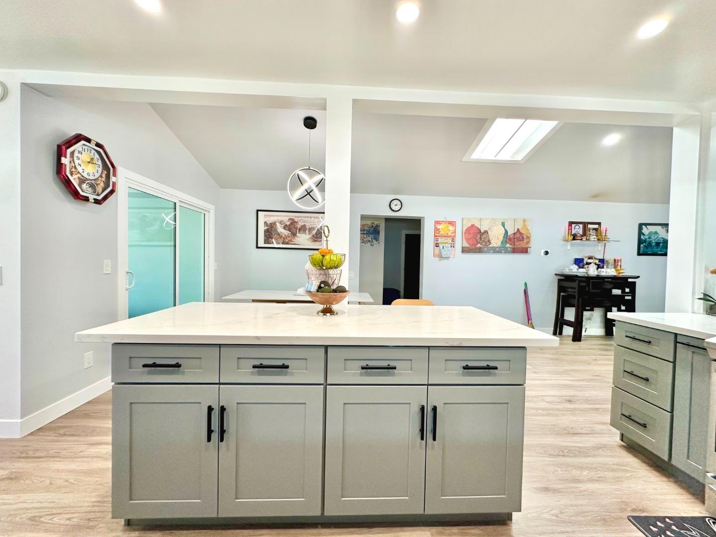 Detail Gallery Image 12 of 36 For 383 Chateau La Salle Dr #383,  San Jose,  CA 95111 - 3 Beds | 2/1 Baths
