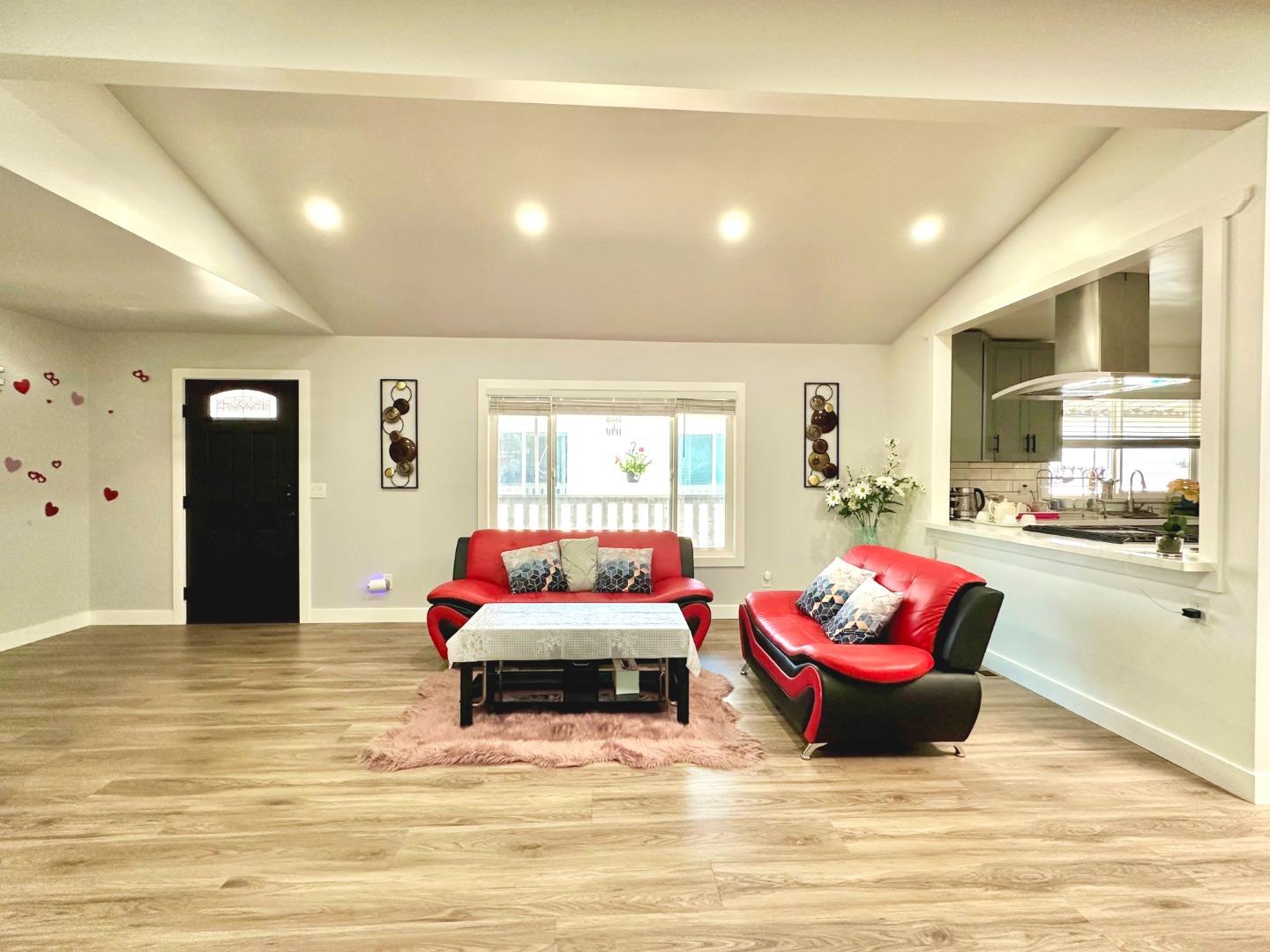 Detail Gallery Image 7 of 36 For 383 Chateau La Salle Dr #383,  San Jose,  CA 95111 - 3 Beds | 2/1 Baths