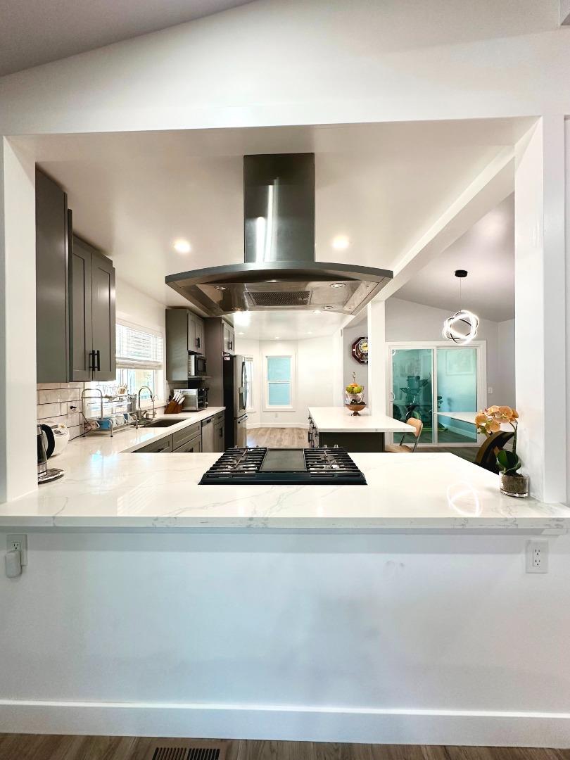 Detail Gallery Image 8 of 36 For 383 Chateau La Salle Dr #383,  San Jose,  CA 95111 - 3 Beds | 2/1 Baths
