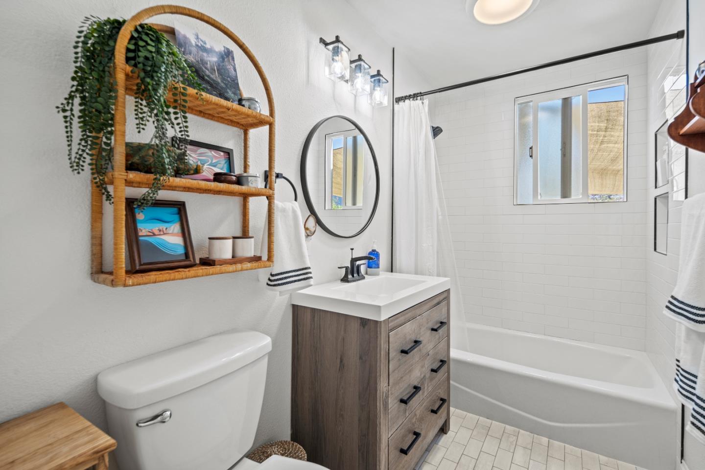 Detail Gallery Image 8 of 16 For 19 Grove St, Salinas,  CA 93901 - 2 Beds | 1 Baths