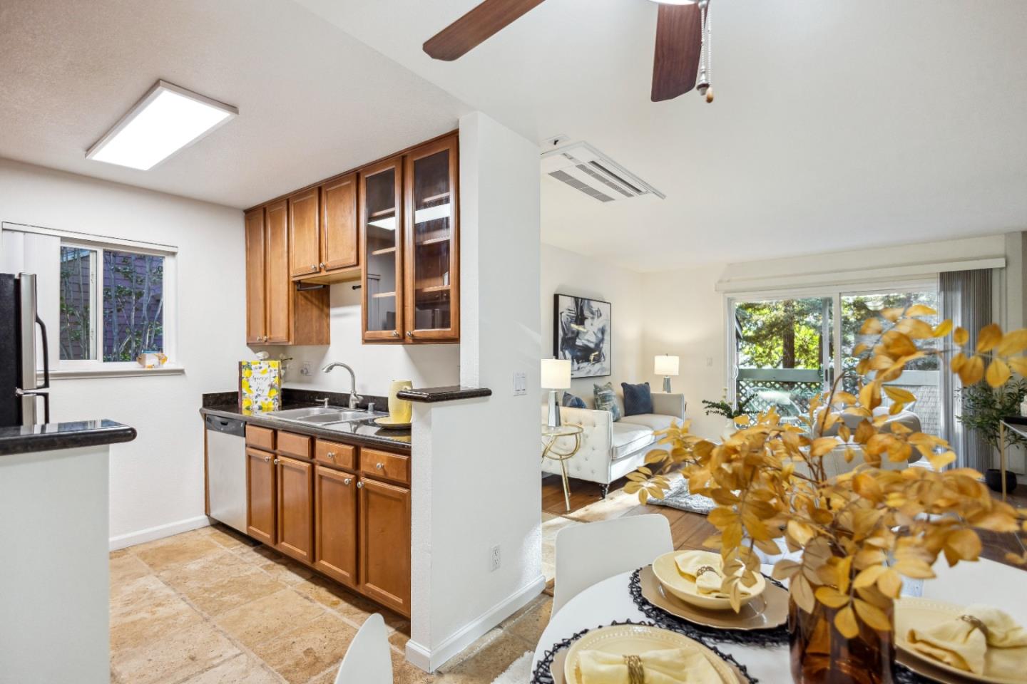 Detail Gallery Image 12 of 41 For 1145 Yarwood Ct, San Jose,  CA 95128 - 1 Beds | 1 Baths