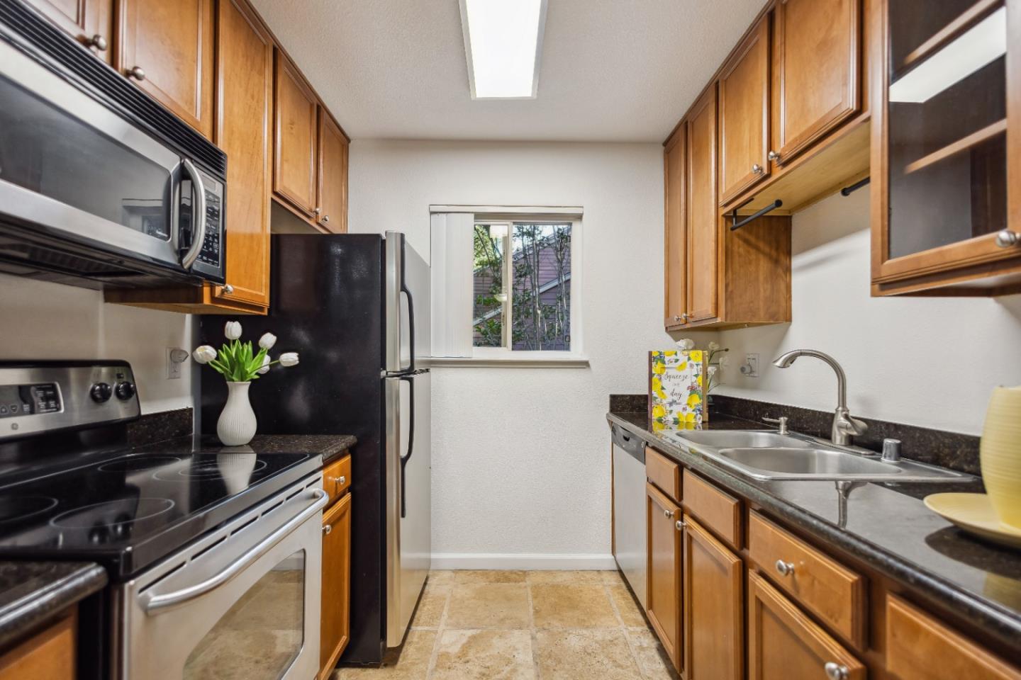 Detail Gallery Image 13 of 41 For 1145 Yarwood Ct, San Jose,  CA 95128 - 1 Beds | 1 Baths
