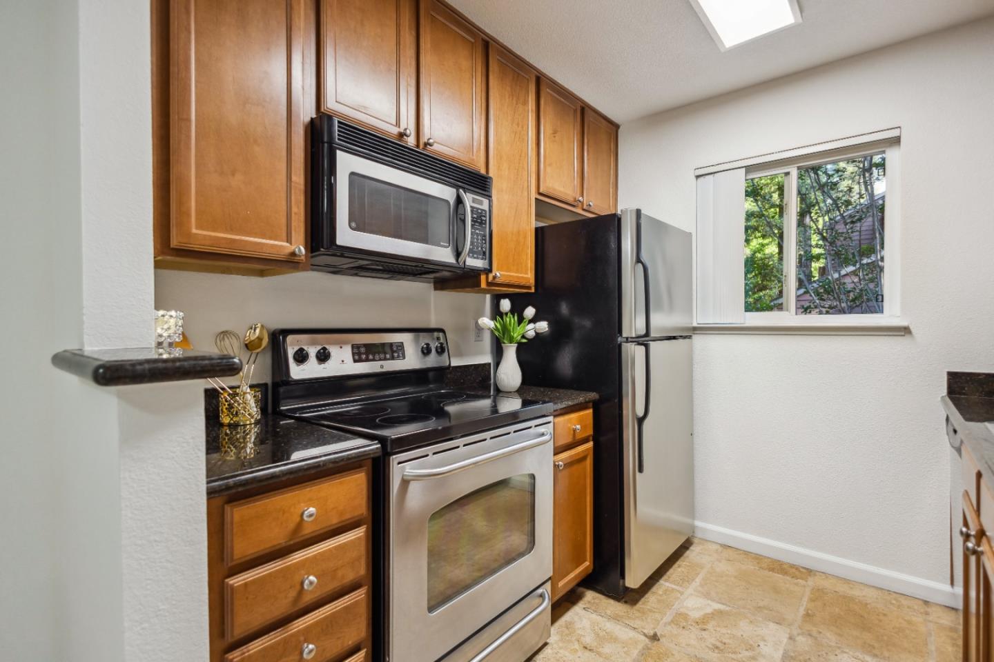 Detail Gallery Image 14 of 41 For 1145 Yarwood Ct, San Jose,  CA 95128 - 1 Beds | 1 Baths
