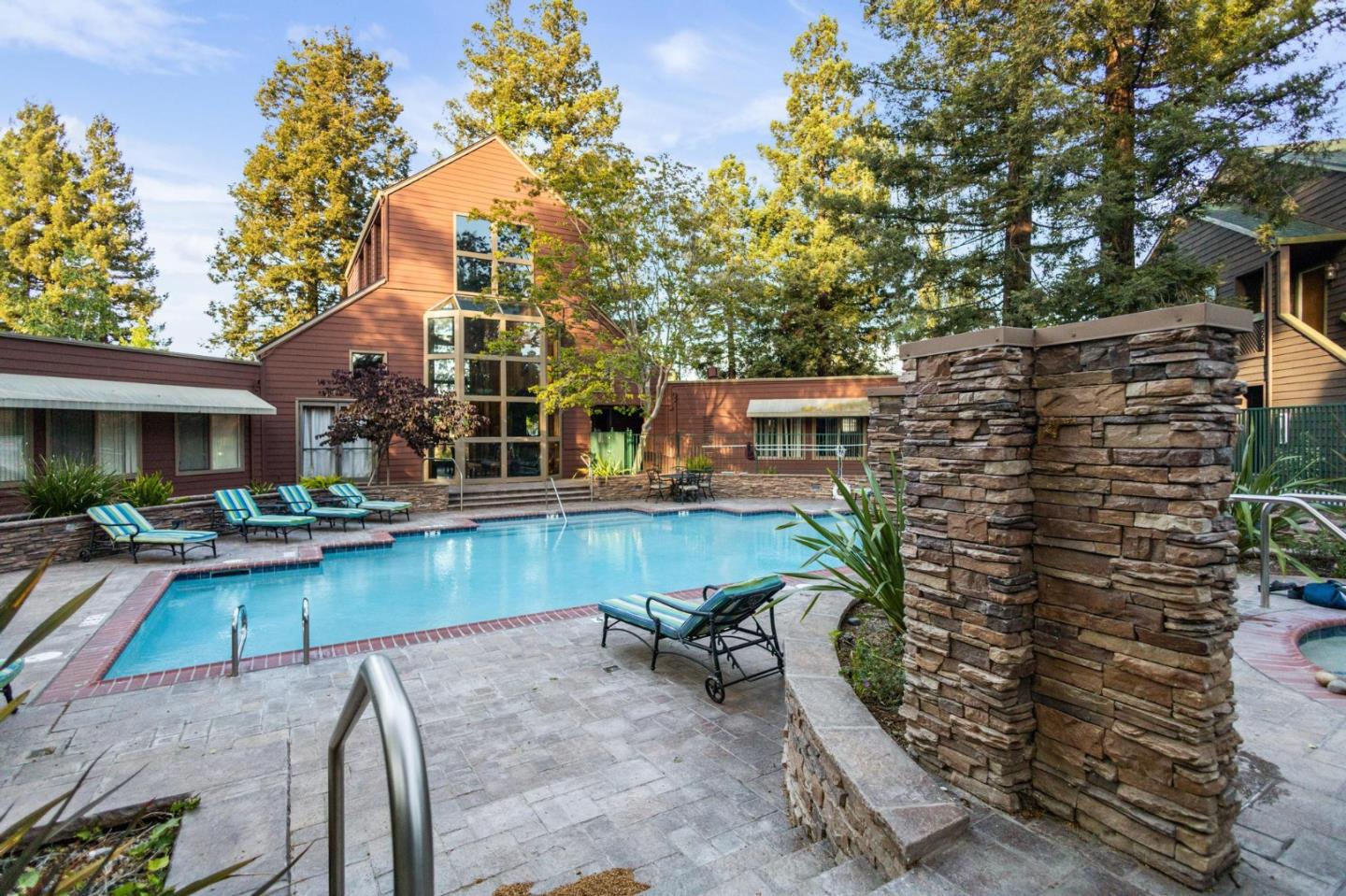 Detail Gallery Image 38 of 41 For 1145 Yarwood Ct, San Jose,  CA 95128 - 1 Beds | 1 Baths