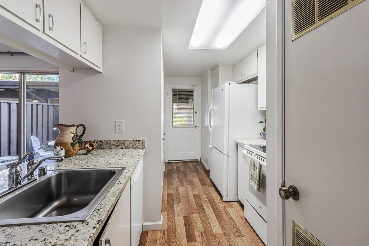 Detail Gallery Image 8 of 28 For 4994 Peach Ter, Campbell,  CA 95008 - 2 Beds | 1/1 Baths