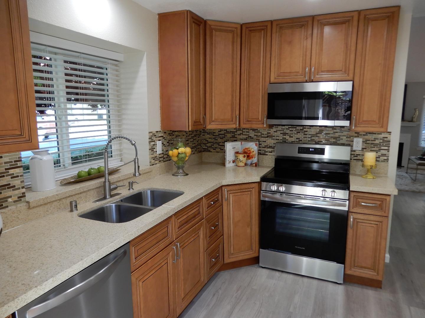Detail Gallery Image 10 of 23 For 1640 Seacreek Way, San Jose,  CA 95121 - 2 Beds | 2 Baths