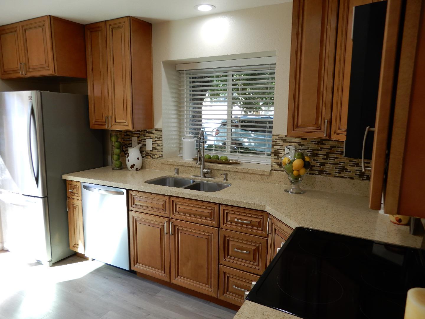 Detail Gallery Image 11 of 23 For 1640 Seacreek Way, San Jose,  CA 95121 - 2 Beds | 2 Baths