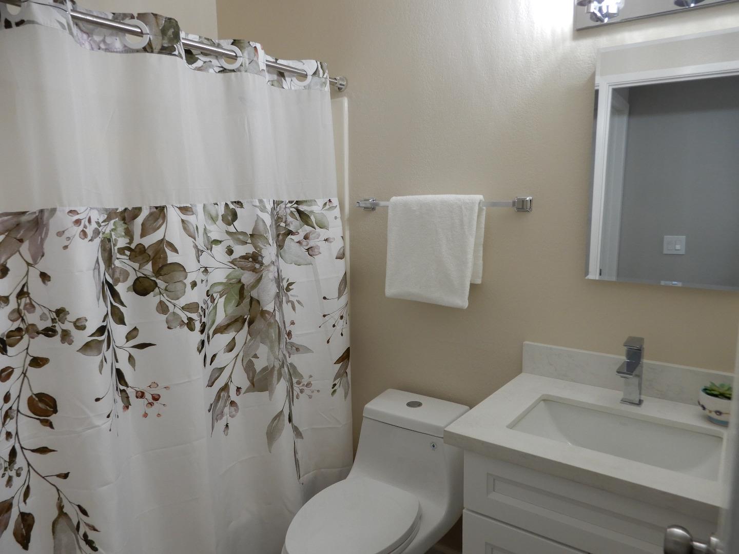 Detail Gallery Image 14 of 23 For 1640 Seacreek Way, San Jose,  CA 95121 - 2 Beds | 2 Baths