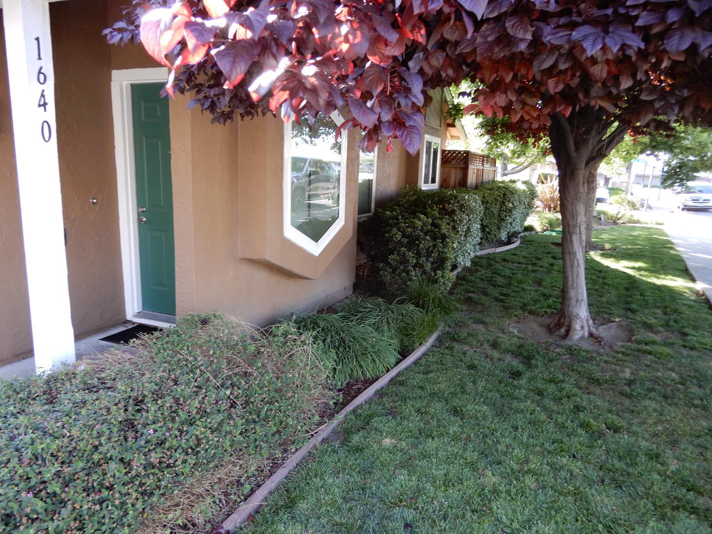 Detail Gallery Image 2 of 23 For 1640 Seacreek Way, San Jose,  CA 95121 - 2 Beds | 2 Baths