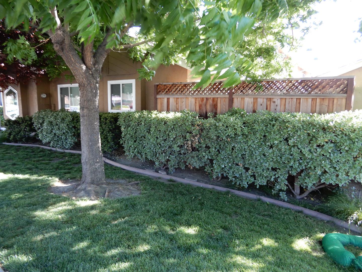 Detail Gallery Image 3 of 23 For 1640 Seacreek Way, San Jose,  CA 95121 - 2 Beds | 2 Baths