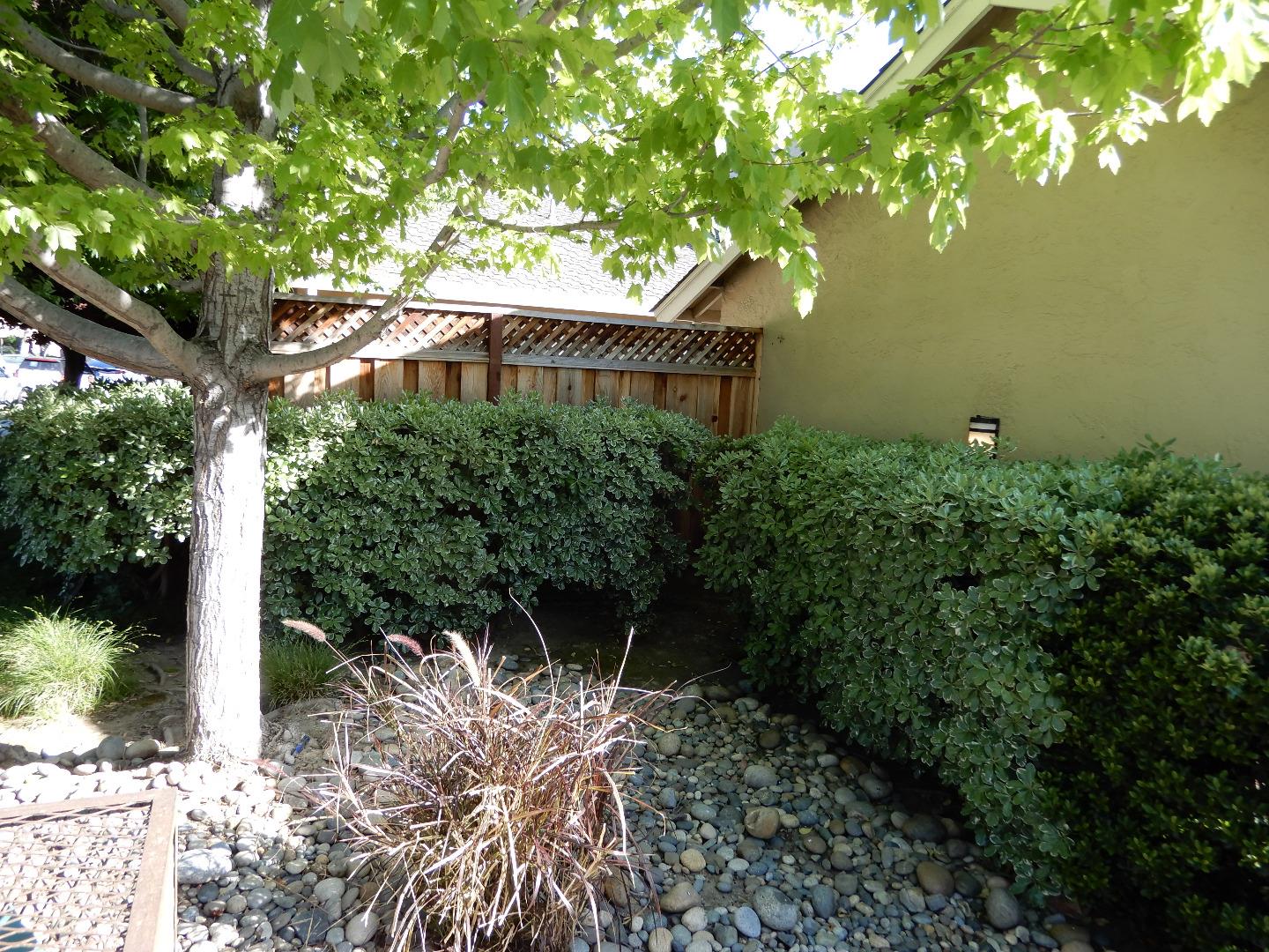 Detail Gallery Image 4 of 23 For 1640 Seacreek Way, San Jose,  CA 95121 - 2 Beds | 2 Baths