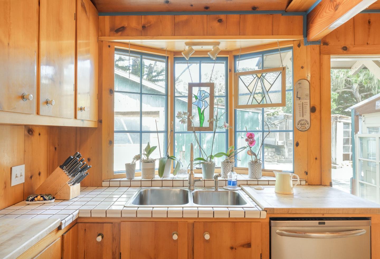 Detail Gallery Image 11 of 37 For 469 Evergreen Rd, Pacific Grove,  CA 93950 - 2 Beds | 1 Baths