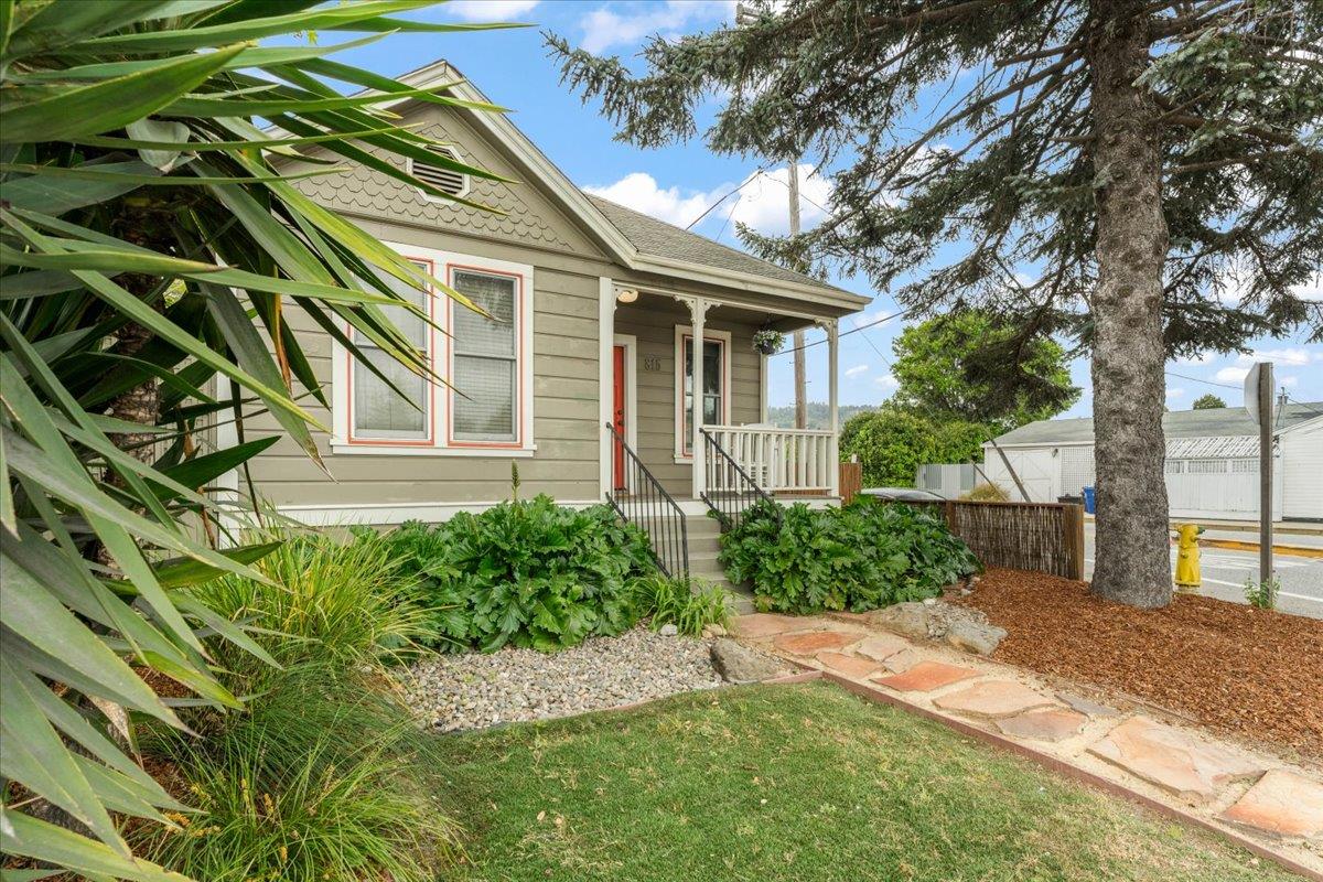Detail Gallery Image 3 of 25 For 815 River St, Santa Cruz,  CA 95060 - – Beds | – Baths