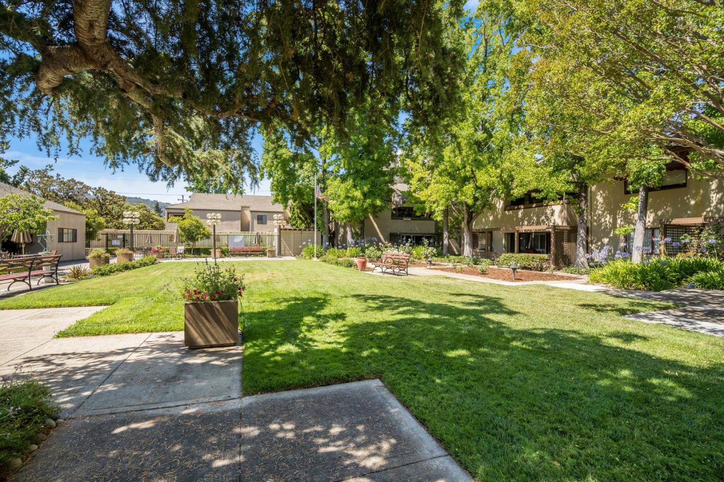 Detail Gallery Image 10 of 32 For 439 Alberto #209,  Los Gatos,  CA 95032 - 2 Beds | 2 Baths