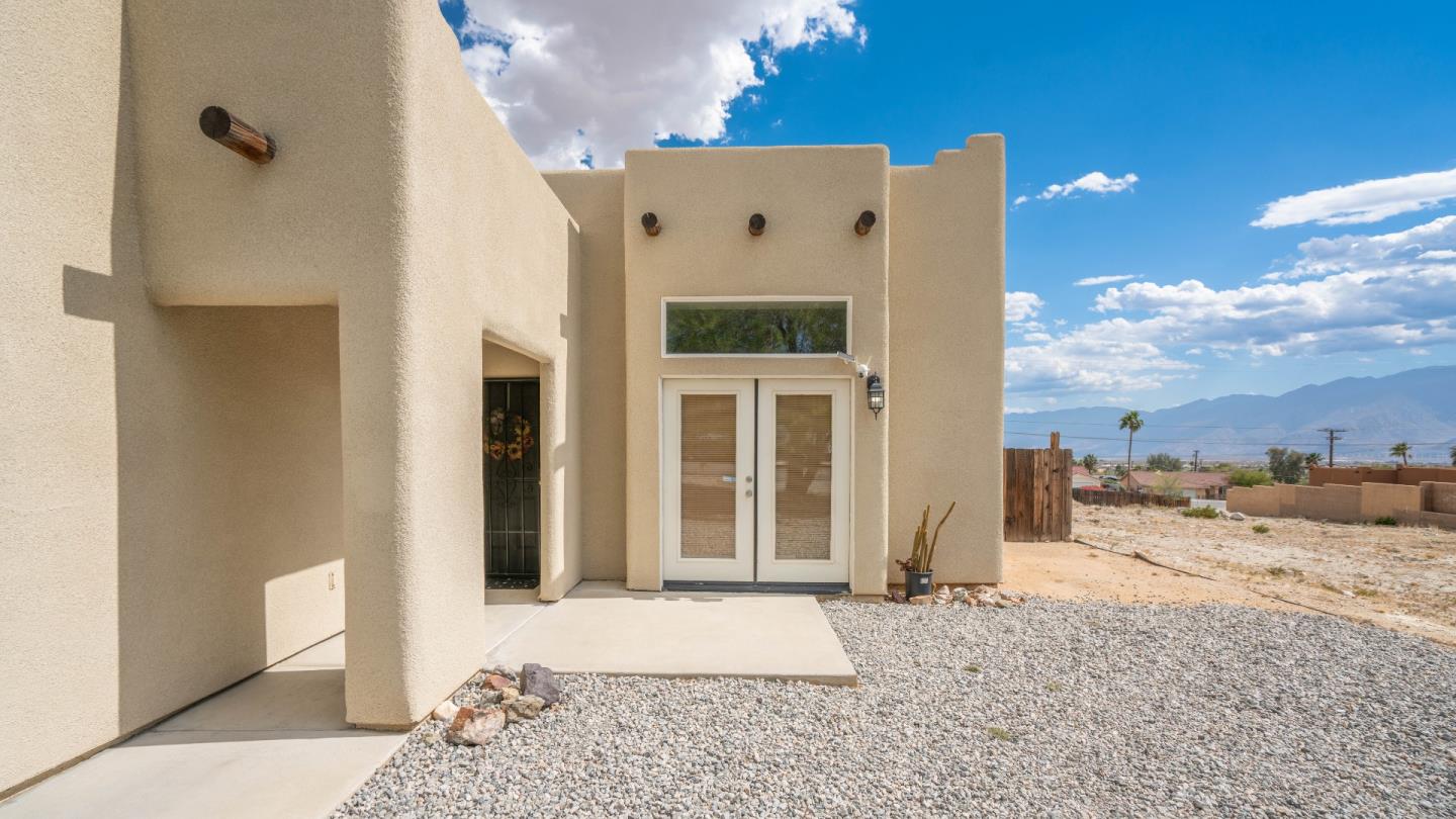 Detail Gallery Image 3 of 21 For 66795 1st St, Desert Hot Springs,  CA 92240 - 3 Beds | 2 Baths