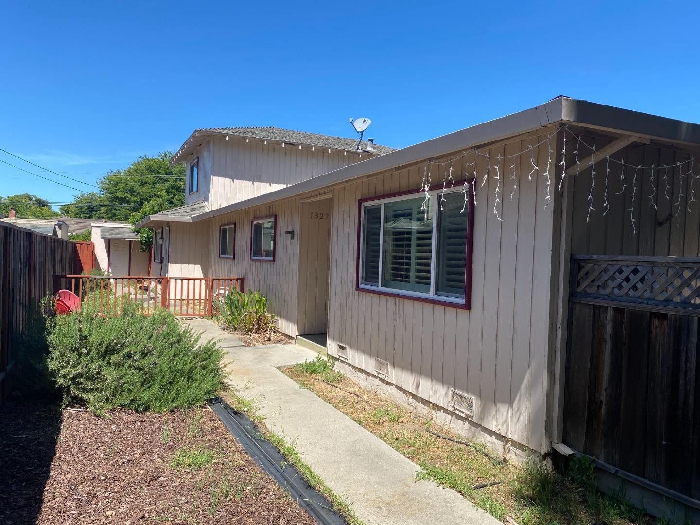 Detail Gallery Image 2 of 13 For 1329 Essex Way, San Jose,  CA 95117 - – Beds | – Baths