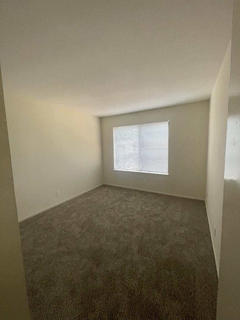 Detail Gallery Image 12 of 26 For 3316 Brittan Ave #12,  San Carlos,  CA 94070 - 3 Beds | 2 Baths