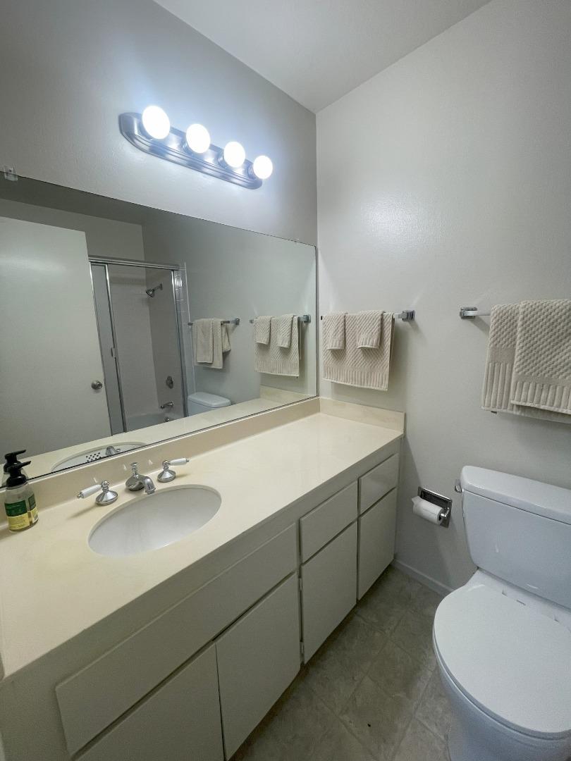 Detail Gallery Image 13 of 26 For 3316 Brittan Ave #12,  San Carlos,  CA 94070 - 3 Beds | 2 Baths