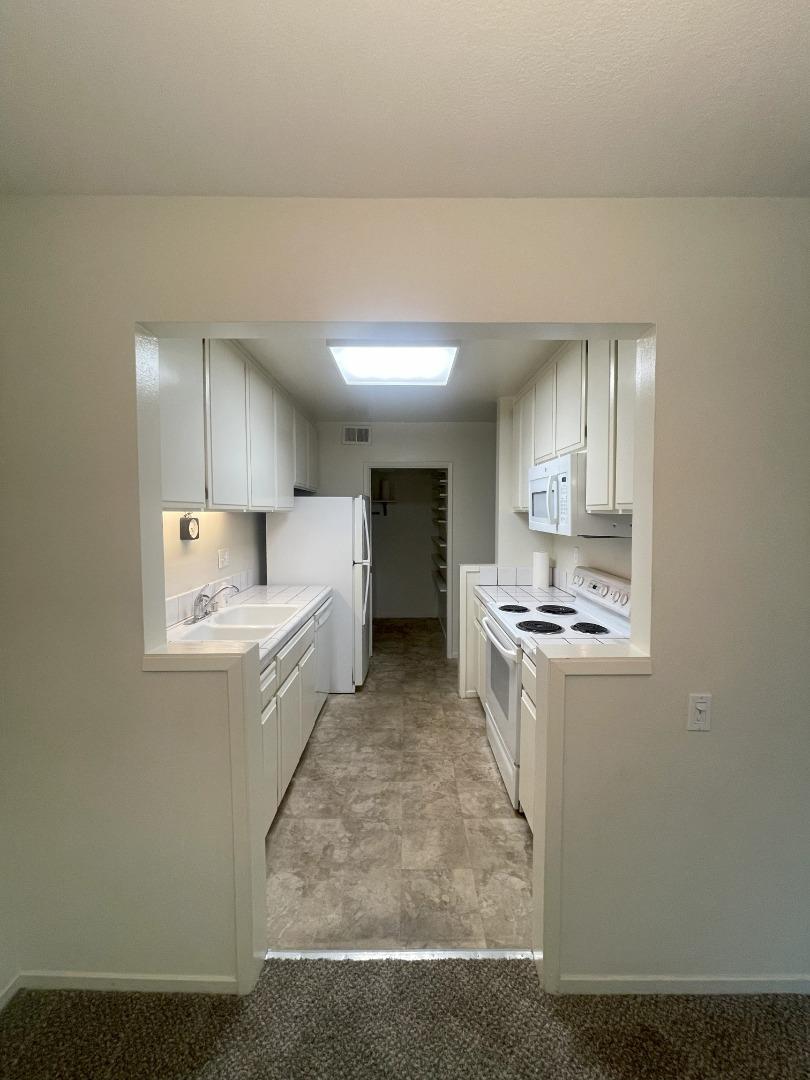 Detail Gallery Image 7 of 26 For 3316 Brittan Ave #12,  San Carlos,  CA 94070 - 3 Beds | 2 Baths
