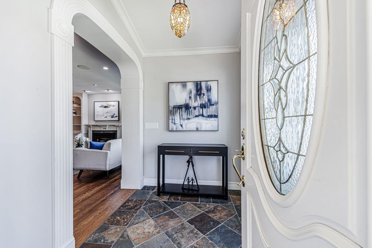 Detail Gallery Image 3 of 36 For 17 Clarendon Rd, Burlingame,  CA 94010 - 2 Beds | 1 Baths