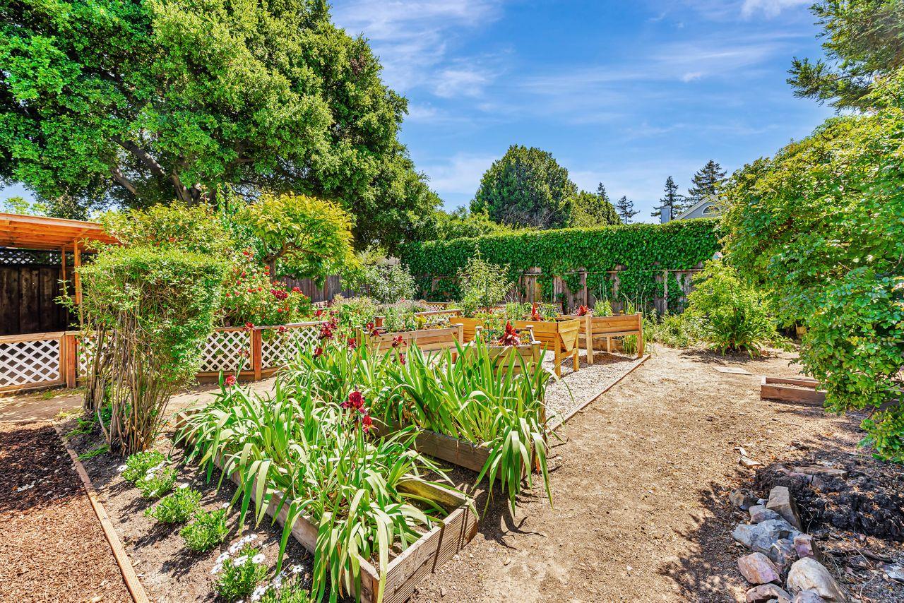 Detail Gallery Image 30 of 36 For 17 Clarendon Rd, Burlingame,  CA 94010 - 2 Beds | 1 Baths