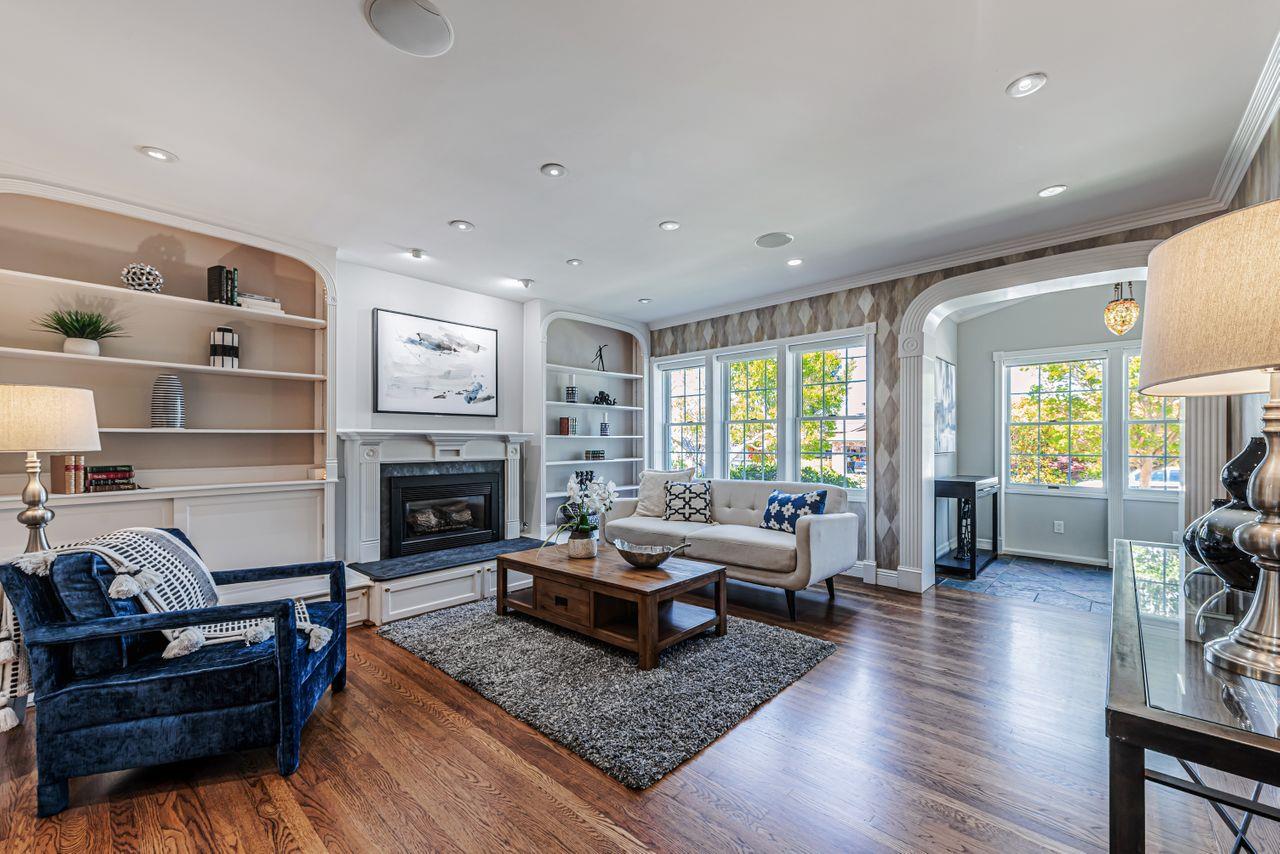Detail Gallery Image 4 of 36 For 17 Clarendon Rd, Burlingame,  CA 94010 - 2 Beds | 1 Baths