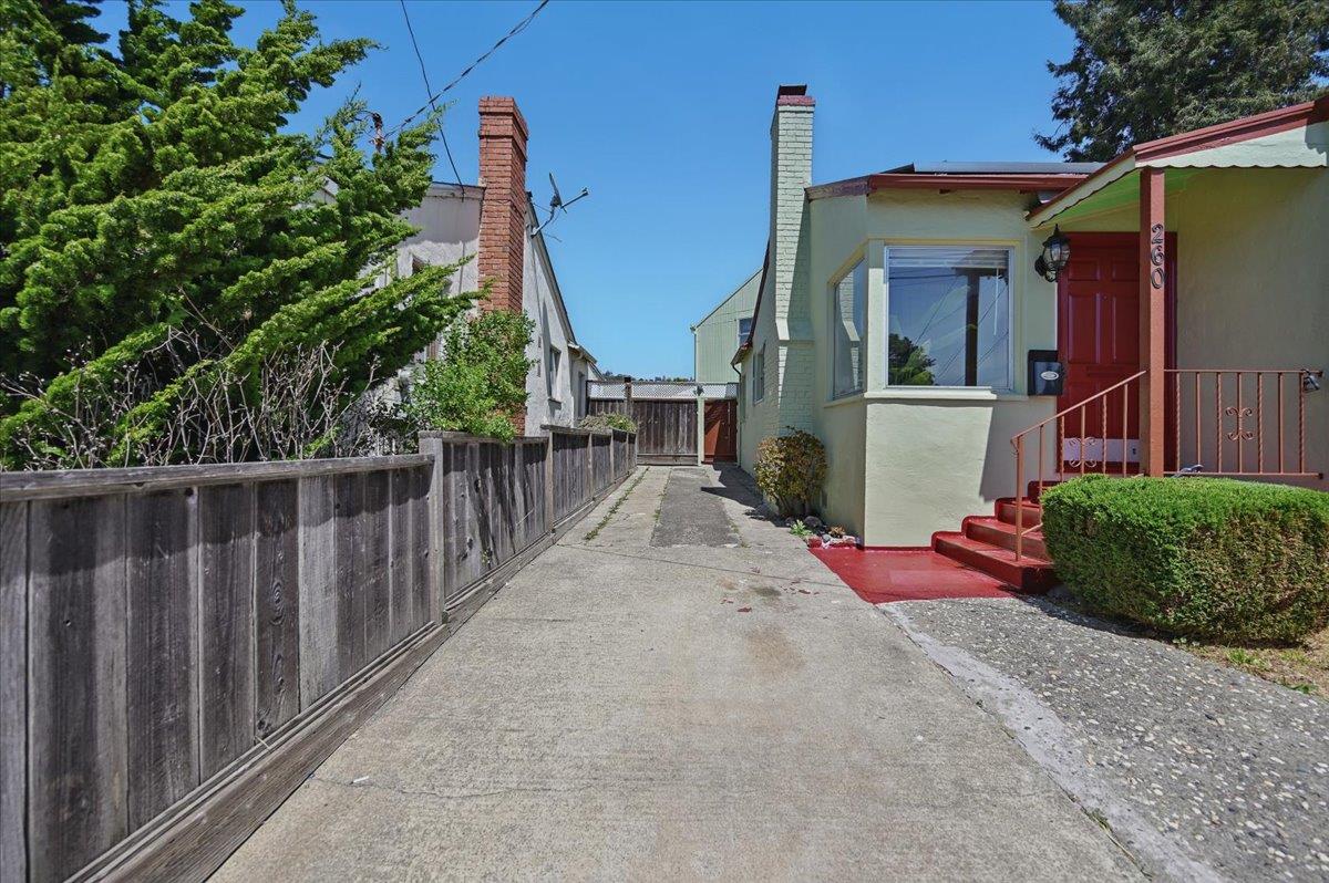 Detail Gallery Image 3 of 52 For 260 Behrens St, El Cerrito,  CA 94530 - 3 Beds | 3 Baths