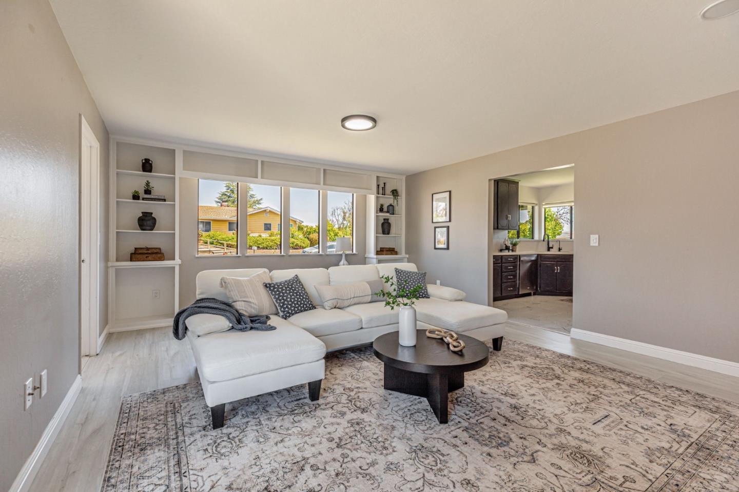 Detail Gallery Image 12 of 28 For 445 Marks Dr, Hollister,  CA 95023 - 3 Beds | 2 Baths