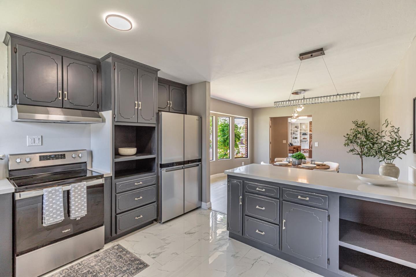 Detail Gallery Image 15 of 28 For 445 Marks Dr, Hollister,  CA 95023 - 3 Beds | 2 Baths